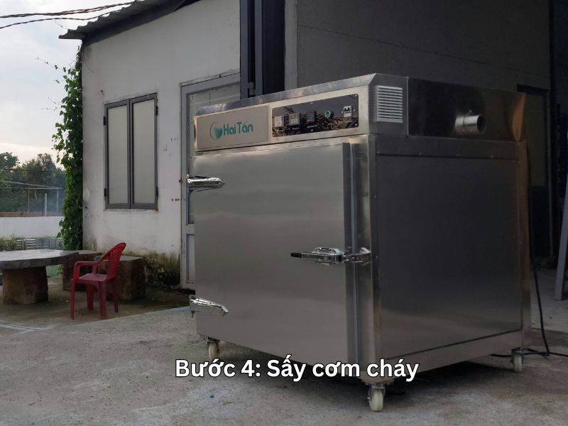 Buoc-4-say-com-chay-trong-quy-trinh-che-bien-com-chay